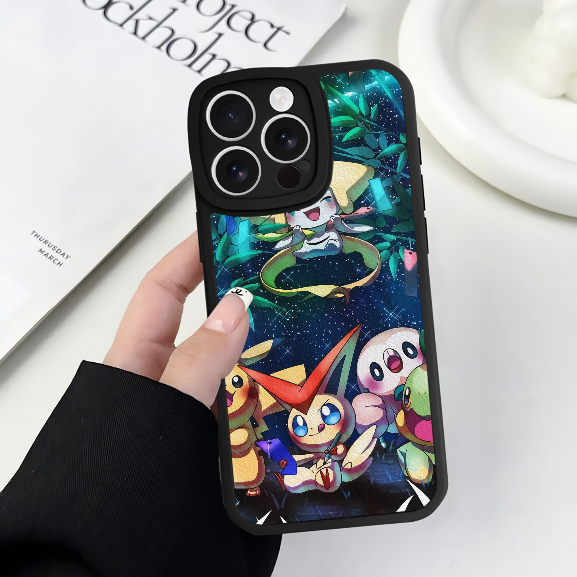 （画像用） ポケットモンスター Pokémon 【iPhone 16シリーズ対応】シリコンスマホケース（レザー調） 材質：シリコン